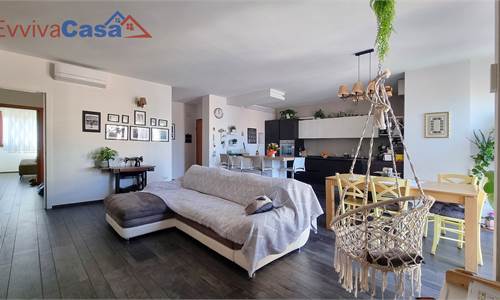 Appartamento Luminoso con ampi spazi e Box