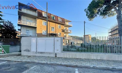 Ostra: Vista Panoramica, Luminoso, Silenzioso, con Box Auto