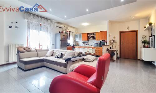 Ancona – ampio trilocale con balcone panoramico a pochi passi dalla zona commerciale