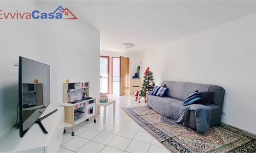 Trilocale ready-to-live con corte privata e posti auto 