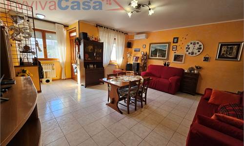 villetta a schiera con corte privata e garage