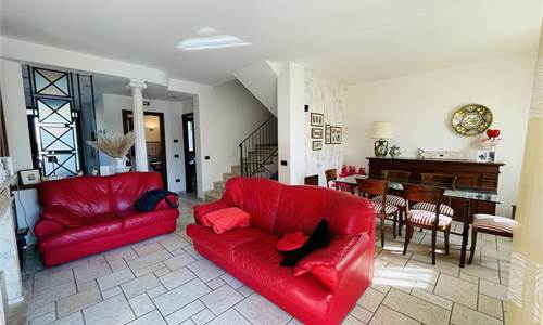 Casa a Schiera con Giardino, Balconi, Taverna e Box