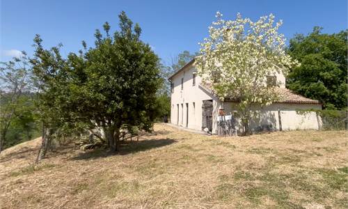 Casale con vista panoramica a Trecastelli