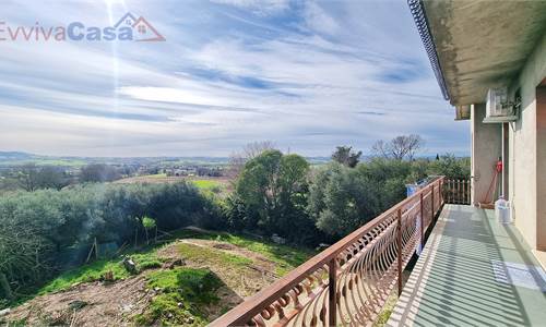 Ampio appartamento con vista a Castelfidardo