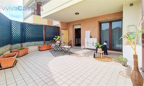 Appartamento ready-to-live con corte privata a Osimo